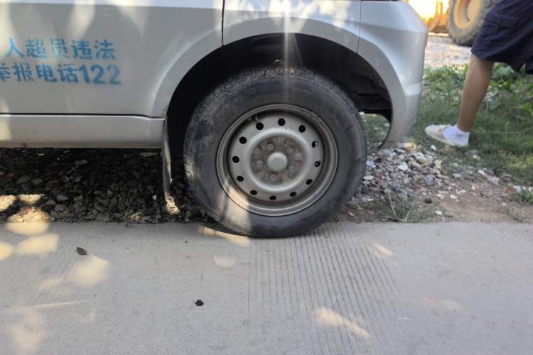 Used Wuling Rongguang 2021 1.5L Extended Basic Version L3C Right Front Wheel Hub