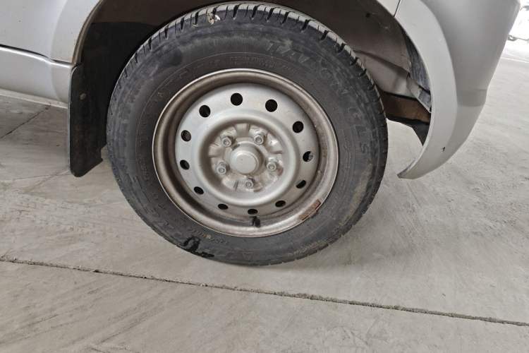 Used Wuling Rongguang 2021 1.5L Extended Basic Enclosed-Window Vehicle 2 Seats L3C Right Front Wheel Hub