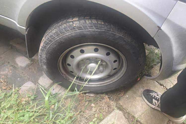 Used Wuling Rongguang 2021 1.5L Extended Basic Window-Sealed 5-Seat L3C Car Right Front Wheel Hub
