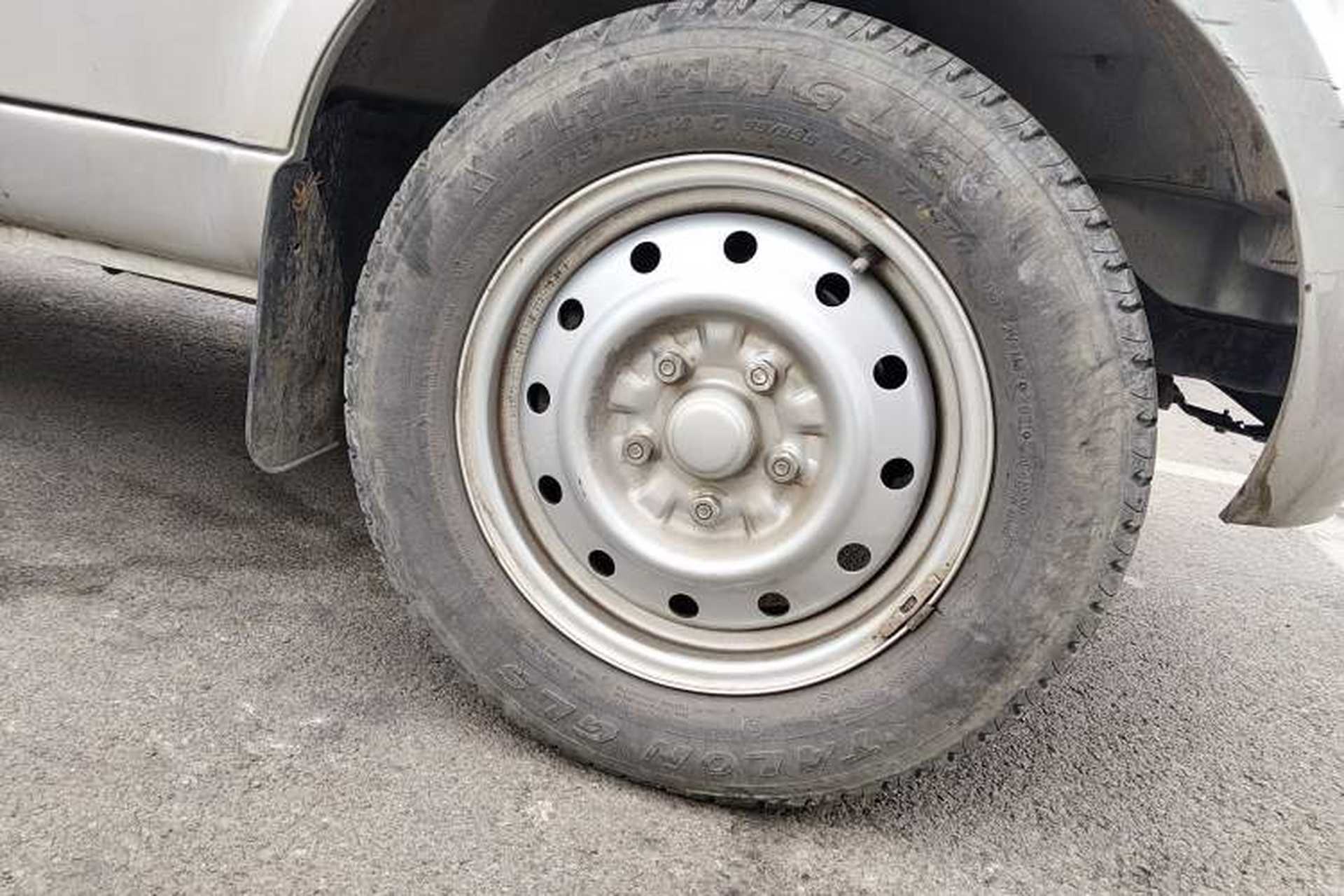Used Wuling Rongguang 2021 1.5L Extended Basic Enclosed-Window Vehicle 2 Seats L3C Right Front Wheel Hub