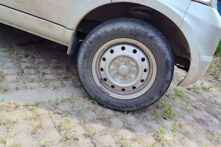 Used Wuling Rongguang 2021 1.5L Extended Basic Version L3C Right Front Wheel Hub