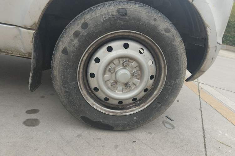 Used Wuling Rongguang 2021 1.5L Extended Basic Version L3C Right Front Wheel Hub