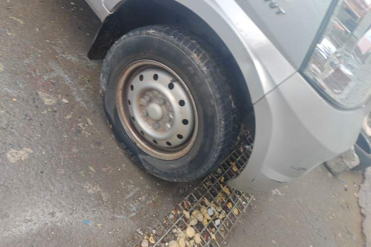 Used Wuling Rongguang 2021 1.5L Extended Standard Version with Power Steering L3C Right Front Wheel Hub
