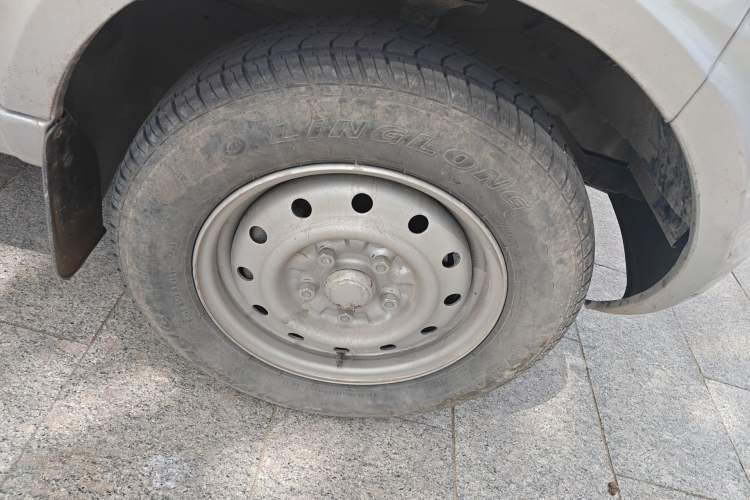 Used Wuling Rongguang 2021 1.5L Extended Basic Enclosed-Window Vehicle 2 Seats L3C Right Front Wheel Hub