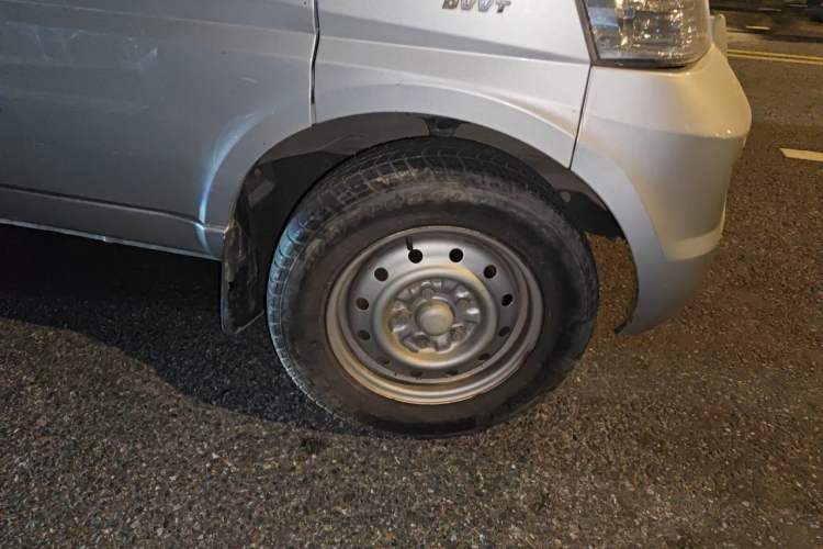 Used Wuling Rongguang 2021 1.5L Extended Standard Version with Air Conditioning – L3C Right Front Wheel Hub