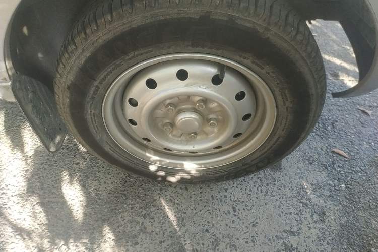 Used Wuling Rongguang 2021 1.5L Extended Basic Window-Sealed 5-Seat L3C Car Right Front Wheel Hub
