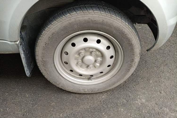 Used Wuling Rongguang 2021 1.5L Extended Standard Model Air-Conditioned Version LAR Right Front Wheel Hub