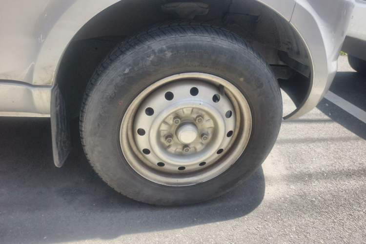 Used Wuling Rongguang 2021 1.5L Extended Standard Version with Air Conditioning – L3C Right Front Wheel Hub