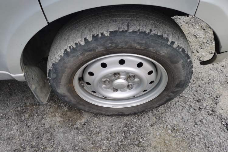 Used Wuling Rongguang 2021 1.5L Extended Standard Version with Air Conditioning – L3C Right Front Wheel Hub