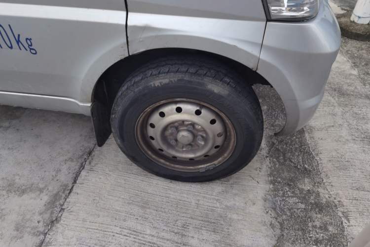 Used Wuling Rongguang 2021 1.5L Extended Basic Enclosed-Window Vehicle 2 Seats L3C Right Front Wheel Hub