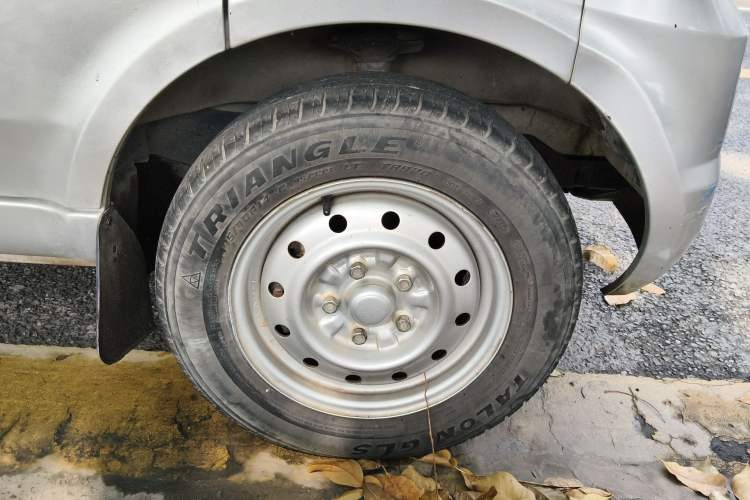 Used Wuling Rongguang 2021 1.5L Extended Standard-Size Window-Sealed Car Air-Conditioned Version 5 Seats L3C Right Front Wheel Hub