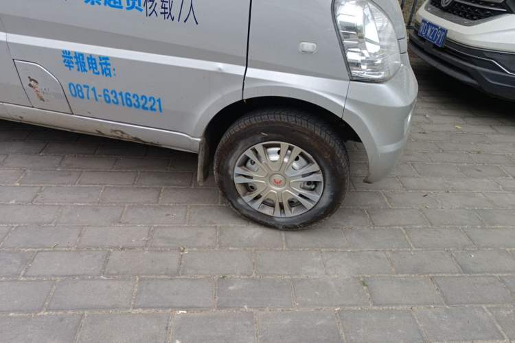 Used Wuling Rongguang 2021 1.5L Extended Basic Version L3C Right Front Wheel Hub