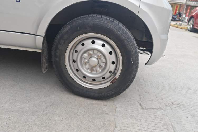 Used Wuling Rongguang 2021 1.5L Extended Standard-Size Window-Sealed Vehicle Air-Conditioned 2-Seater L3C Right Front Wheel Hub