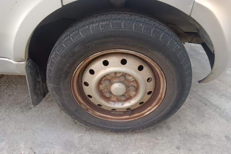 Used Wuling Rongguang 2021 1.5L Extended Basic Enclosed-Window Vehicle 2 Seats L3C Right Front Wheel Hub