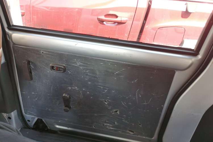 Used Wuling Rongguang 2021 1.5L Extended Standard Version with Air Conditioning – L3C Right Rear Door Interior