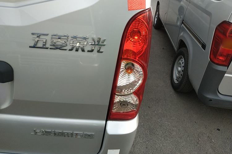 Used Wuling Rongguang 2021 1.5L Extended Standard-Size Enclosed Window Vehicle Power-Assist Version 2 Seats L3C Right Rear Taillight