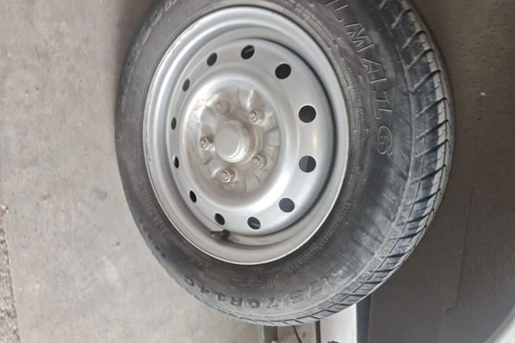 Used Wuling Rongguang 2021 1.5L Extended Basic Enclosed-Window Vehicle 2 Seats L3C Right Rear Wheel Hub