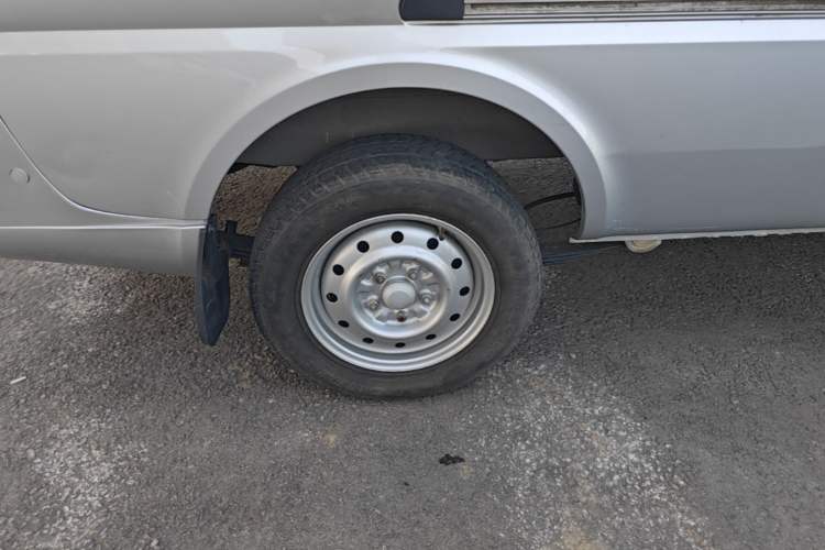 Used Wuling Rongguang 2021 1.5L Extended Basic Window-Sealed 5-Seat L3C Car Right Rear Wheel Hub