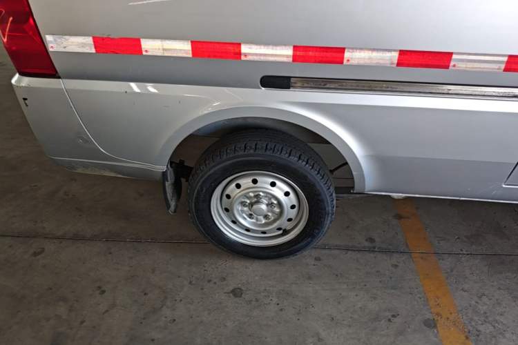 Used Wuling Rongguang 2021 1.5L Extended Standard Model Enclosed-Window Vehicle, Power-Assist Version, 2-seater LAR Right Rear Wheel Hub