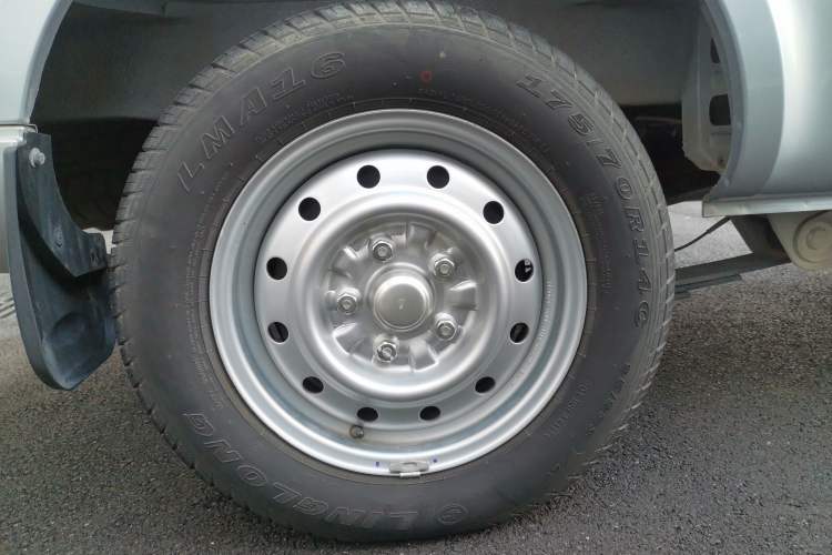 Used Wuling Rongguang 2021 1.5L Extended Basic Enclosed-Window Vehicle 2 Seats L3C Right Rear Wheel Hub