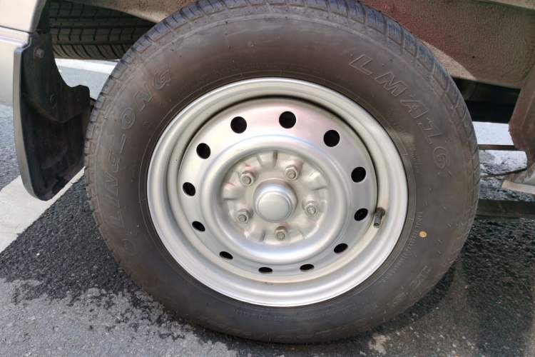 Used Wuling Rongguang 2021 1.5L Extended Standard Version with Air Conditioning – L3C Right Rear Wheel Hub
