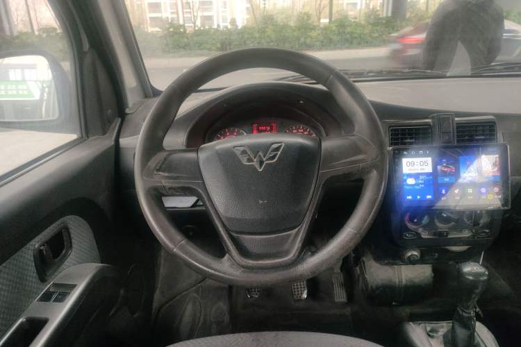 Used Wuling Rongguang 2021 1.5L Extended Standard Version with Air Conditioning – L3C Steering Wheel