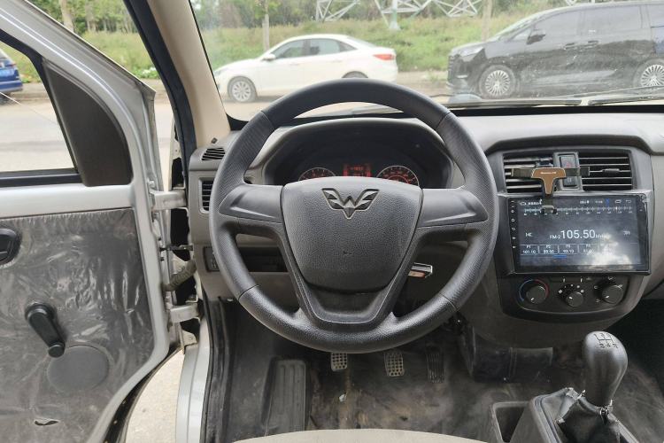 Used Wuling Rongguang 2021 1.2L S Base 7-Seater LSI Steering Wheel