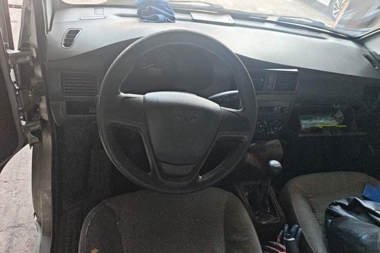 Used Wuling Rongguang 2021 1.5L Extended Basic Enclosed-Window Vehicle 2 Seats L3C Steering Wheel
