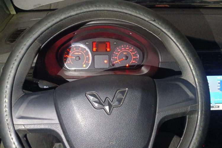Used Wuling Rongguang 2021 1.5L Extended Standard Version with Air Conditioning – L3C Steering Wheel