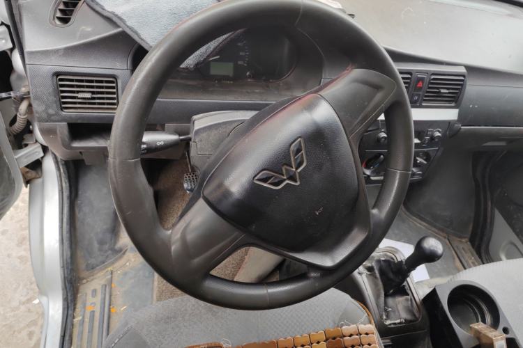 Used Wuling Rongguang 2021 1.5L Extended Standard-Size Window-Sealed Car Air-Conditioned Version 5 Seats L3C Steering Wheel