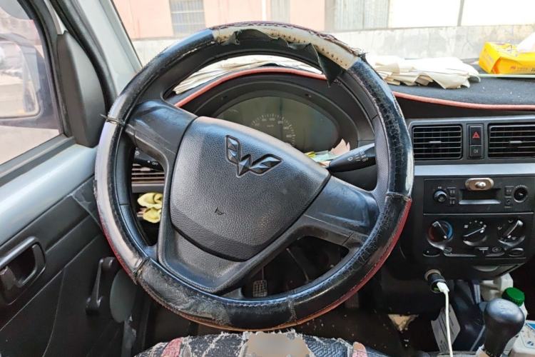 Used Wuling Rongguang 2021 1.5L Extended Standard Model Air-Conditioned Version LAR Steering Wheel
