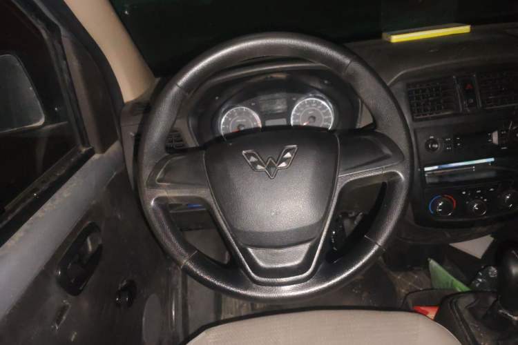 Used Wuling Rongguang 2021 1.2L S Base 7-Seater LSI Steering Wheel