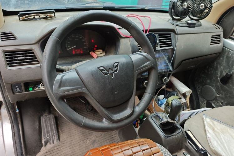 Used Wuling Rongguang 2021 1.2L S Basic Model Enclosed-Window Vehicle Practical 2-Seat LSI Steering Wheel