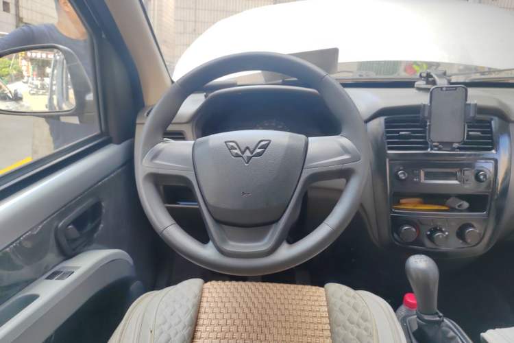 Used Wuling Rongguang 2021 1.2L S Base Model Window-Sealed Car Standard Version 5-Seater LSI Steering Wheel