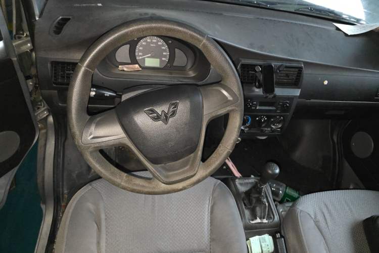 Used Wuling Rongguang 2021 1.5L Extended Basic Enclosed-Window Vehicle 2 Seats L3C Steering Wheel