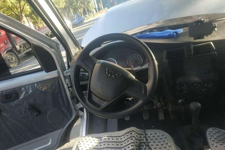 Used Wuling Rongguang 2021 1.5L Extended Basic Window-Sealed 5-Seat L3C Car Steering Wheel