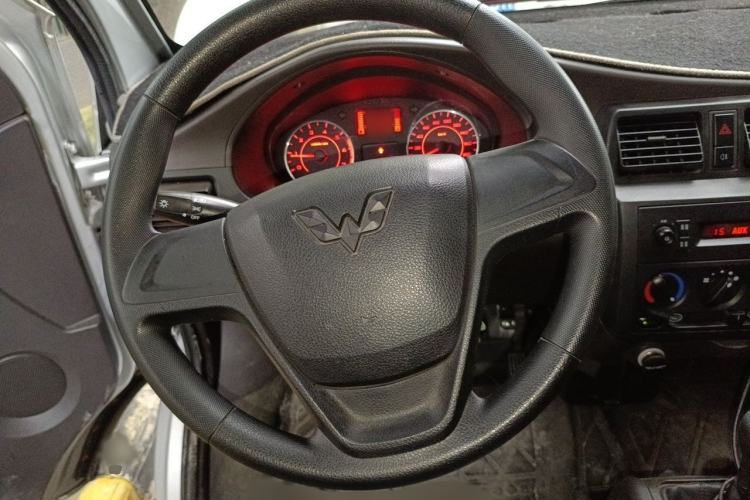 Used Wuling Rongguang 2021 1.5L Extended Standard Model Air-Conditioned Version LAR Steering Wheel