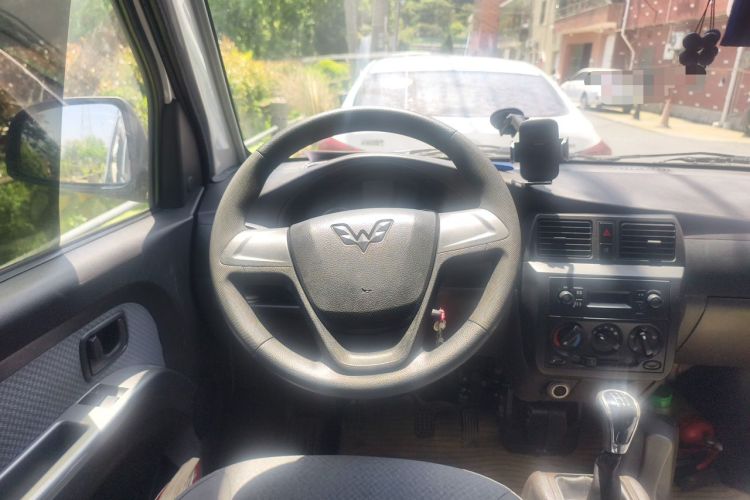 Used Wuling Rongguang 2021 1.5L Extended Standard Version with Air Conditioning – L3C Steering Wheel