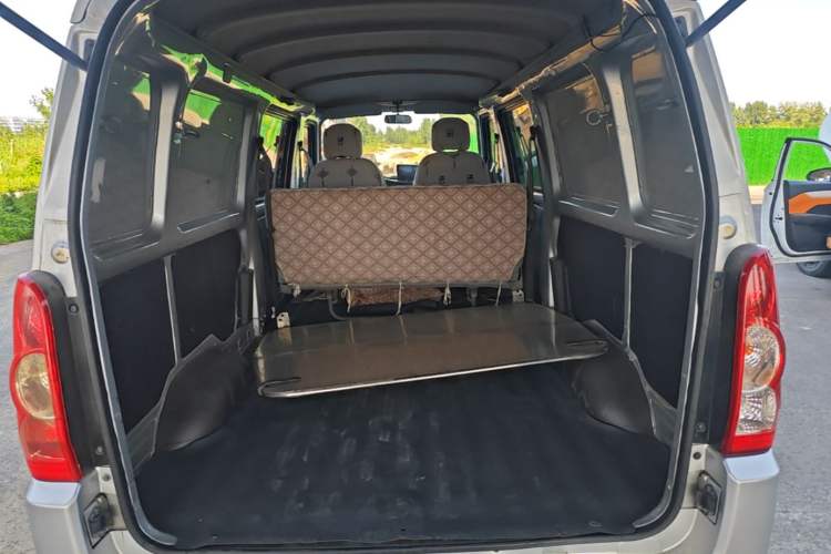 Used Wuling Rongguang 2021 1.5L Extended Basic Window-Sealed 5-Seat L3C Car Trunk