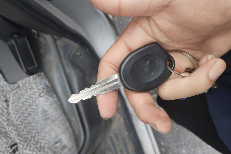 Used Wuling Rongguang 2021 1.5L Extended Standard Version with Power Steering L3C Vehicle Key