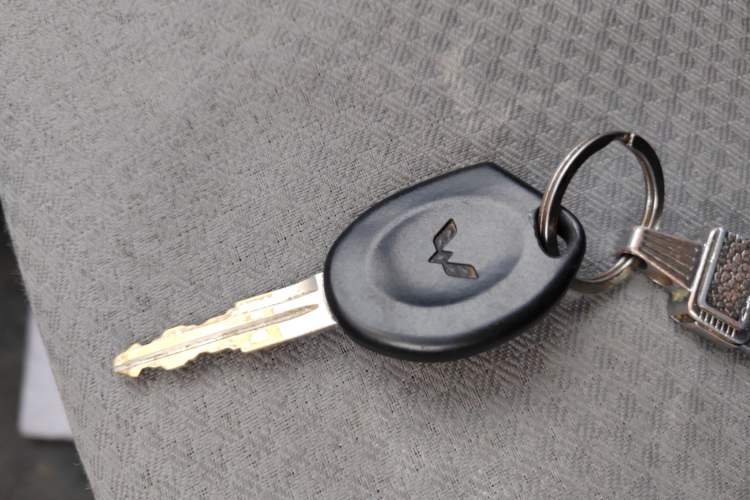 Used Wuling Rongguang 2021 1.5L Extended Standard-Size Window-Sealed Car Air-Conditioned Version 5 Seats L3C Vehicle Key