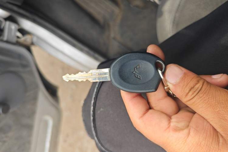 Used Wuling Rongguang 2021 1.5L Extended Basic Enclosed-Window Vehicle 2 Seats L3C Vehicle Key
