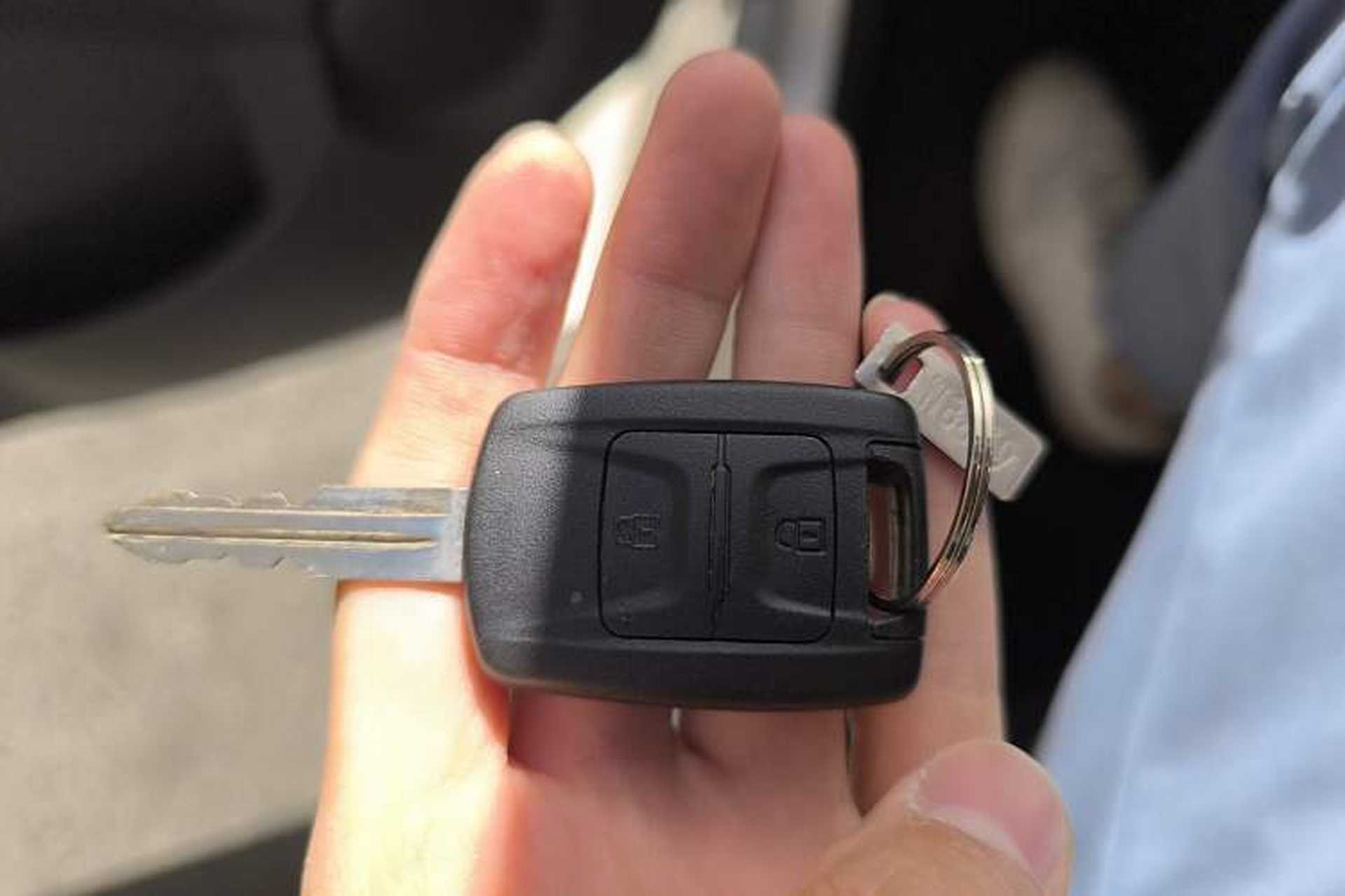 Used Wuling Rongguang 2021 1.5L Extended Standard-Size Window-Sealed Vehicle Air-Conditioned 2-Seater L3C Vehicle Key
