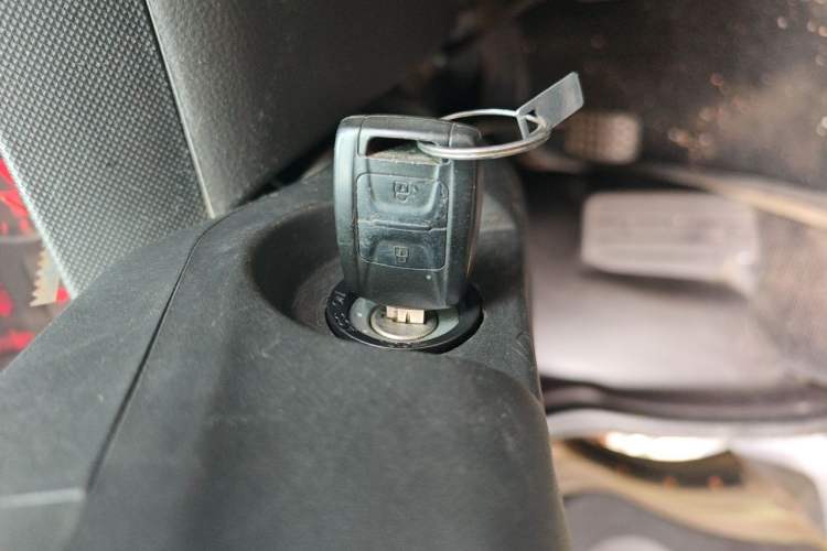Used Wuling Rongguang 2021 1.5L Extended Standard Version with Power Steering L3C Vehicle Key