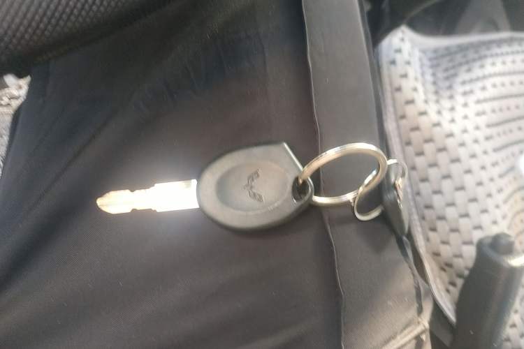 Used Wuling Rongguang 2021 1.5L Extended Basic Window-Sealed 5-Seat L3C Car Vehicle Key