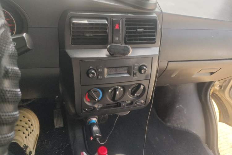 Used Wuling Rongguang 2021 1.5L Extended Basic Window-Sealed 5-Seat L3C Car Audio And AC Panel