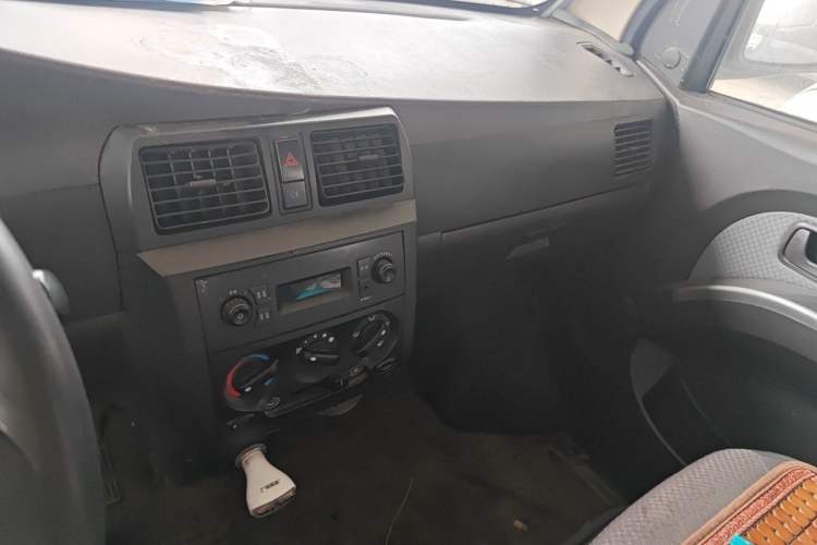 Used Wuling Rongguang 2021 1.5L Extended Standard Version with Air Conditioning – L3C Audio And AC Panel