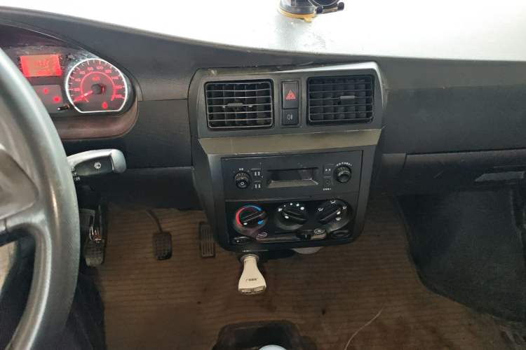 Used Wuling Rongguang 2021 1.5L Extended Standard Version with Air Conditioning – L3C Audio And AC Panel