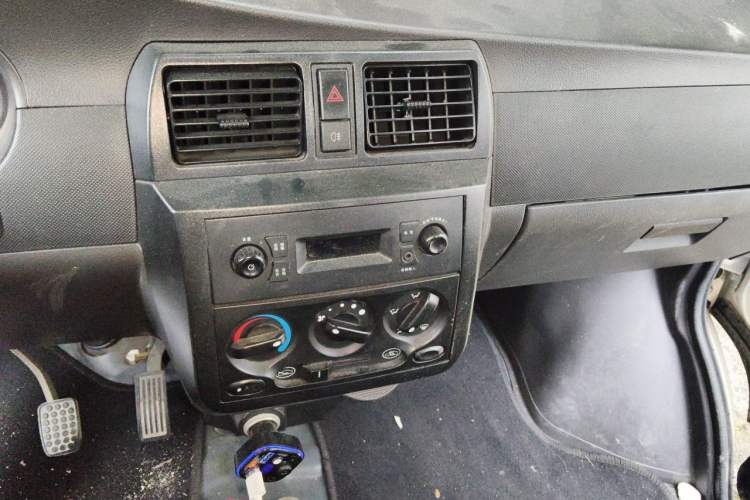 Used Wuling Rongguang 2021 1.5L Extended Basic Model Enclosed-Window Vehicle, 5-seater LAR Audio And AC Panel