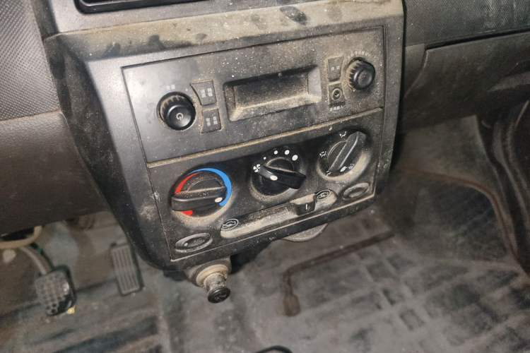 Used Wuling Rongguang 2021 1.5L Extended Basic Window-Sealed 5-Seat L3C Car Audio And AC Panel